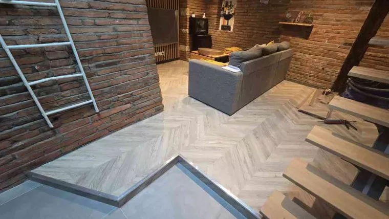 Combien de temps faut-il pour poser un revêtement stratifié ?, Toulouse, Renovaz