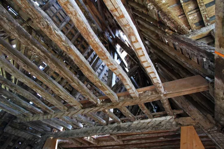 Rénover une charpente suite à des moisissures, Toulouse, Renovaz
