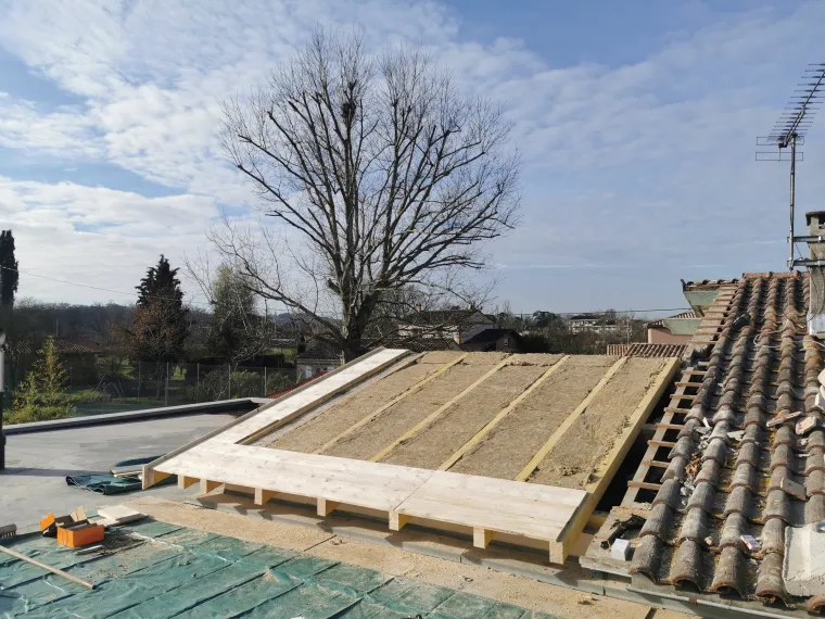 Combien coûte la rénovation d'une toiture en tuiles ?, Toulouse, Renovaz
