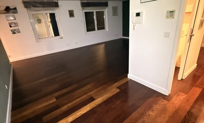 Réalisation d'un ponçage de parquet en bois exotique dans une maison à Toulouse, Toulouse, Renovaz